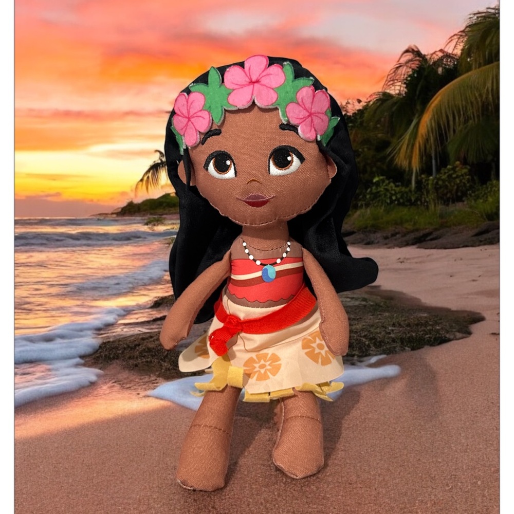 Disney moana Tropical Adventure Doll with Red and Yellow Outfit